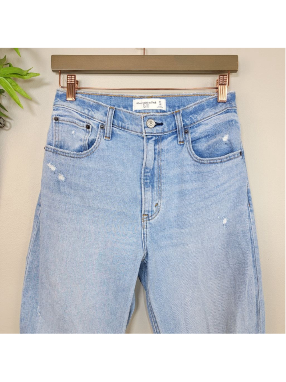 Abercrombie & Fitch High Rise Mom Jeans Light Blue Ripped Knees Relaxed AF 4 27 - Picture 6 of 11